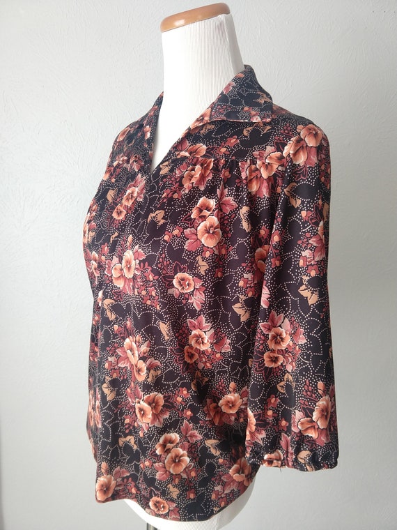 70s MAUVE hibiscus print v-neck top with 3/4 slee… - image 1