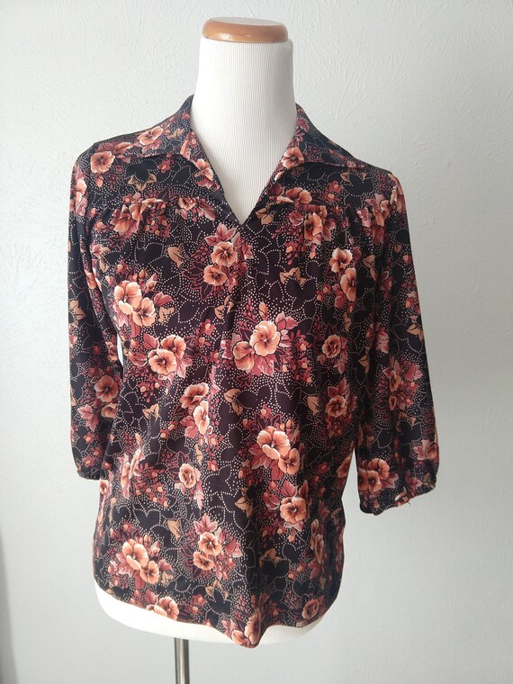 70s MAUVE hibiscus print v-neck top with 3/4 slee… - image 4