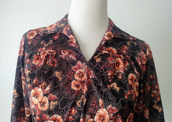 70s MAUVE hibiscus print v-neck top with 3/4 slee… - image 2
