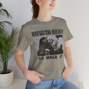 TRUMP Never Back Down, Never Give In - Unisex Jersey Short Sleeve Tee