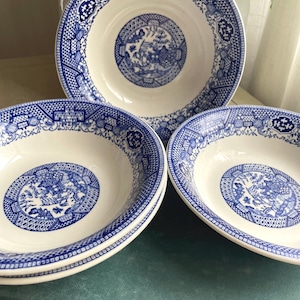 Vintage Blue Willow Ware Serving/Berry/Soup Bowls / Set of 4 / Ceramic / Free Shipping
