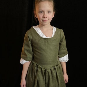 Girl&#39;s Linen Gown, 18th Century, Size 10