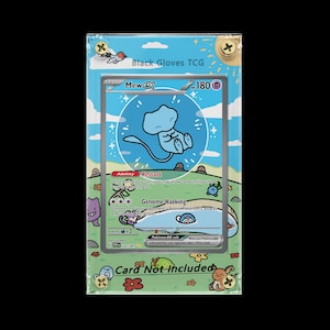 Puede incluir: Una tarjeta coleccionable con un personaje de dibujos animados Mew ex, con un diseño azul y blanco. La tarjeta está en una funda protectora con el texto "Black Gloves TCG" en la parte superior. La tarjeta dice "Card Not Included" en la parte inferior.