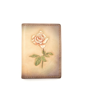 Mini billetera de cuero con rosa tallada a mano: billetera de cuero hecha a mano, billetera floral, billetera minimalista, regalo para ella