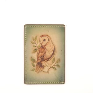 Porta-cartões de couro esculpido à mão com coruja empoleirada – Carteira Woodland Slim – Porta-cartões de couro inspirado na natureza – Presente de pássaro feito à mão