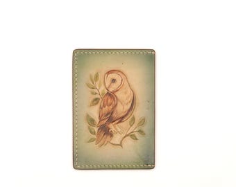 Hand-Carved Leather Card Holder with Perched Owl – Woodland Slim Wallet – Nature-Inspired Leather Card Case – Handmade Bird Gift