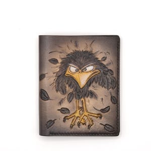 Cartera de cuero tallada a mano con un pájaro gracioso en color negro: diseño artesanal extravagante, regalo único, arte inspirado en animales, Alohaleather