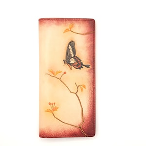 Cartera larga de cuero labrado a mano con mariposa – Diseño floral otoñal – Cartera de cuero tallado artesanalmente – Cartera plegable para mujer de inspiración natural