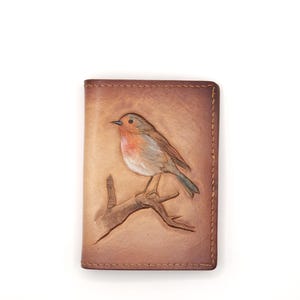 Monedero pequeño con diseño de Robin en rama tallado a mano