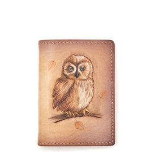 Mini carteira de couro com coruja esculpida à mão – Carteira de animais da floresta, presente inspirado na natureza, carteira fina feita à mão, bolsa de arte da floresta