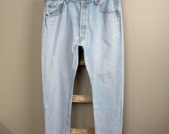 Vintage 02' USA Levi 501 Button Fly Lightwash Denim Jeans 37x29