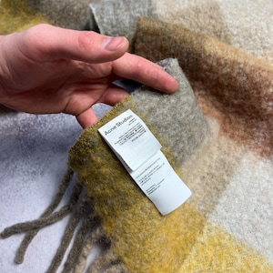 Acne Studios Rutig Ull Mohair Halsduk Rutig Fransar Flerfärgad Flerfärgad Unisex Tillverkad i Italien Logotyp bild 6