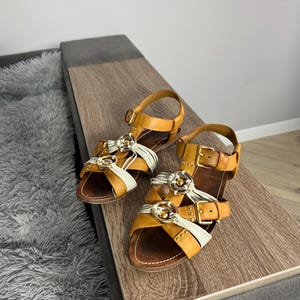 Sandales en cuir Miu Miu avec glands et finitions dorées Taille EU 39 / US 9