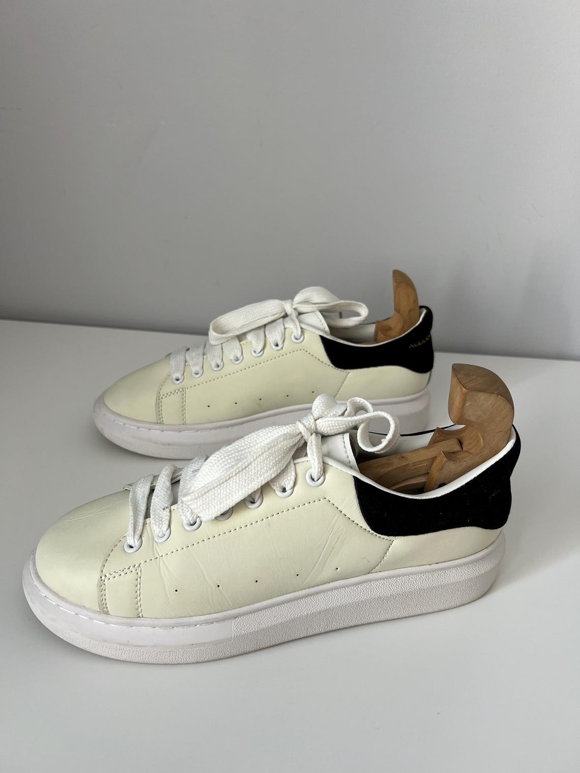 Luxury Alexander McQueen White Leather Oversized Sneakers Size US 6-7 EU 40-41 Shoes  Made In Italy, foto 4 di 5