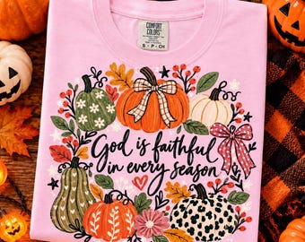 Gott ist treu in jeder Jahreszeit (PNG), Christlicher Herbstkürbis (PNG), Design für ein Herbst-Glaubens-Shirt, Erntedankkürbis (PNG), Bibelzitat-Design