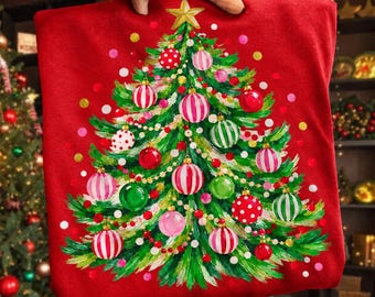 Preppy-Weihnachtsbaum (PNG), Rosa-Grüner Weihnachtsbaum (PNG), Handbemalter Weihnachtsbaum (PNG), Mädchenhafter Weihnachtsbaum (PNG), Bunte Ornamente im Sublimationsdruck (PNG)