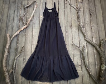 Vestido camisero de lino negro con cintura imperio, vestido de elfo del bosque, vestido estilo regencia de duende.