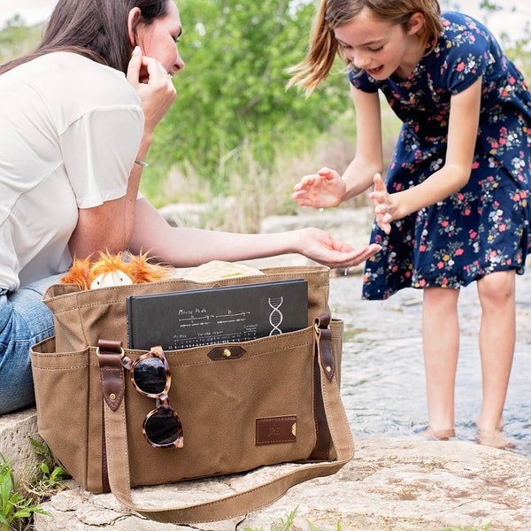 Braune gewachste Canvas-Reisetasche mit Taschen, personalisierte Windeltasche, Geburtstagsgeschenk für sie, Muttertagsgeschenk, hergestellt in den USA