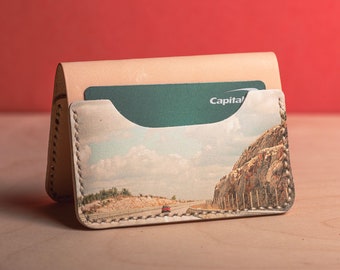 Cartera de cuero plegable, cartera de cuero personalizada, tarjetero de cuero, regalo hecho a mano para amantes del arte, amantes de los viajes por carretera, regalo de tercer aniversario