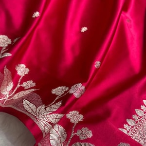 Handwoven banarasi rani booti mashru silk saree. Mashru satin saree. Satin katan silk saree. Perfect for wedding, reception,party purpose.