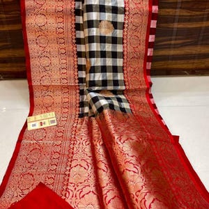Reine Handwebstuhl katan meenakari sari. Premium-Qualität zu einem erschwinglichen Preis. meena sari. Antike Zari. Hochzeit tragen, Beschenken