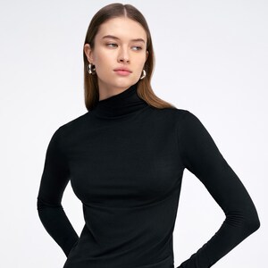 Black fitted turtleneck discount