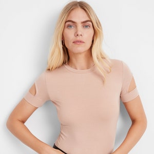 Light Beige Top, Cutout Fitted Tee, Fitted Top, Top With Cut Out Sleeves, Short Sleeve Top, Crewneck Top, Kent Top, Marcella MB1974 Light Beige 04-A