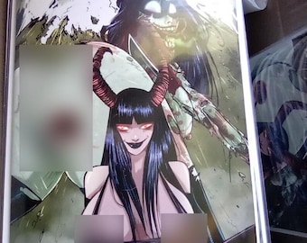 Może przedstawiać: Okładka komiksu przedstawiająca dwie kobiety z długimi czarnymi włosami. Jedna kobieta ma czerwone rogi i czerwone oczy. Druga kobieta ma zieloną twarz i trzyma nóż. Tło to zielony i szary krajobraz.
