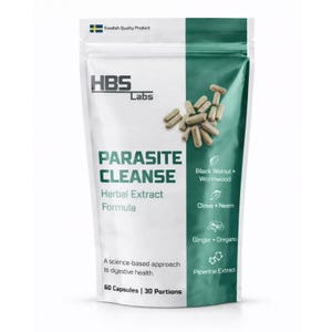 Op de afbeelding: Een witte en groene zak van HBS Labs Parasite Cleanse kruidenextractformule. De verpakking bevat capsules en bevat ingrediënten zoals zwarte walnoot, alsem, kruidnagel, neem, gember, oregano en piperine-extract. De verpakking bevat 60 capsules.
