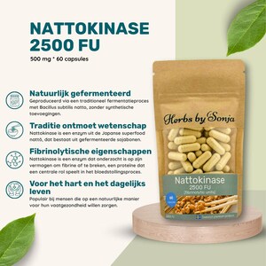 K&ouml;nnte beinhalten: Eine Packung Nattokinase 2500 FU Kapseln, 500 mg, mit einem transparenten Fenster, das die Kapseln zeigt. Auf dem Etikett steht "Herbs by Sonja". Das Produkt wird als nat&uuml;rlich fermentiert und gut f&uuml;r die Herzgesundheit beworben.