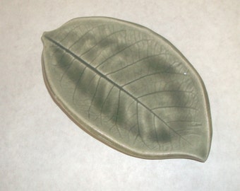 Ceramic leaf Print, Ceramic Leaf Spoon Rest, Green Leaf Print in Clay, Ceramic plant leaf