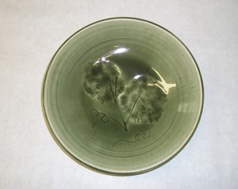 Ceramic Serving Bowl, Green Serving Bowl, Green Leaf Pottery, Ceramic Grape Leaves Serving Bowl, Grape Leaves in Ceramic Serving Bowl, Bowls
