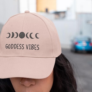 Godin Vibes Geborduurde Hoed Maanstanden Cap Maancadeau voor vrouwen Maan Magie Verjaardagscadeau Goddelijke Vrouwelijke Energie Kleding Hoed Met Drukknoop
