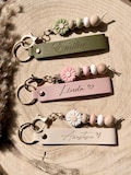 Personalized keychain with name - leather pendant with engraving - floral beads - gift idea for women - girlfriends - mom product logo