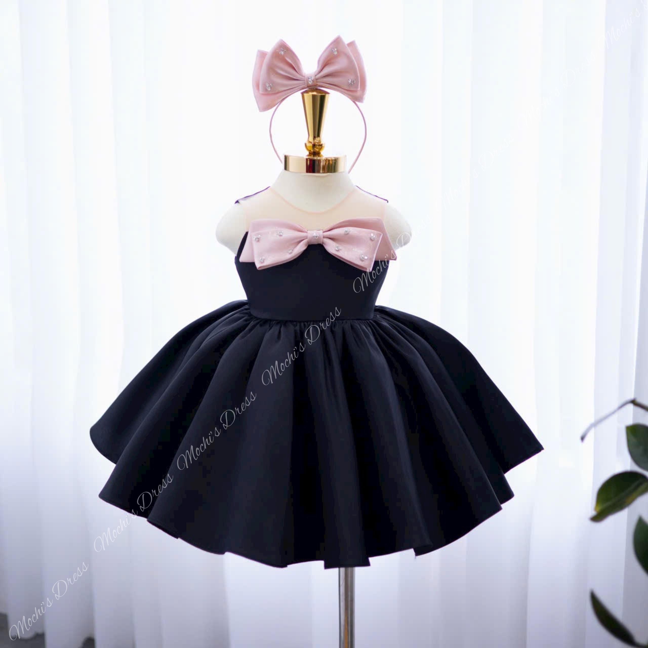 black dress with pink bow Black and pink for the holidays ___ Winter style, pink boots, black dress, puff dress, princess dress, princess core, romantic style, ballet core, ballet core fashion, hair bow, pink ribbon, midsize