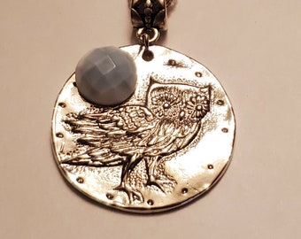 Silver plated owl pendant with Larer Gemstone Setting