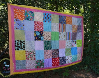 Couverture de chambre à coucher matelassée en patchwork fait main pour bébé, décoration de chambre à coucher, décoration colorée 140 cm x 200 cm