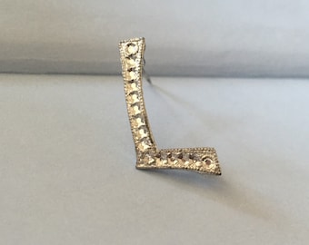 Vintage L initial pin