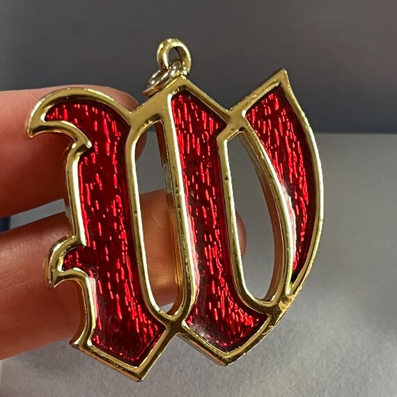 Oversize W initial statement pendant - image 4