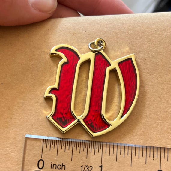 Oversize W initial statement pendant - image 10