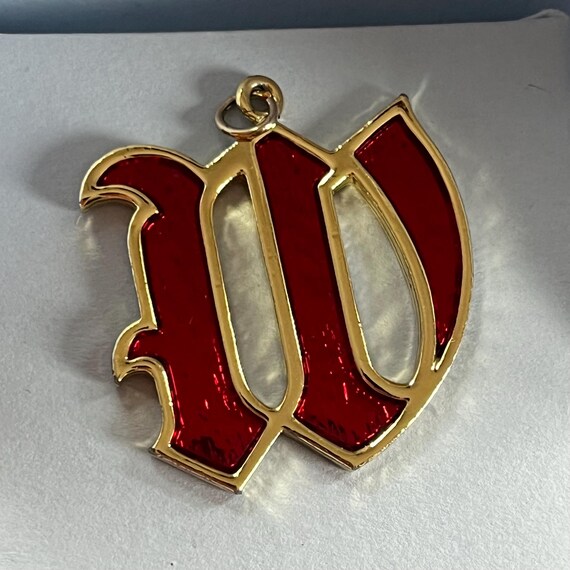 Oversize W initial statement pendant - image 2