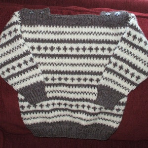 Scandinavian style sweater hand knit in 100 % Wool