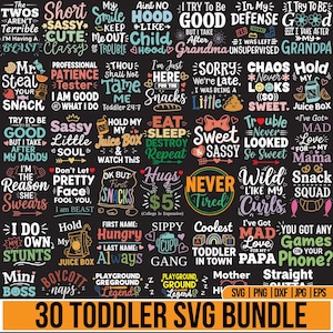 Peut inclure: Un fond noir avec des éléments de texte colorés, comprenant des phrases telles que "Short", "Sassy" et "Snacks". Le design présente diverses polices et styles, avec une bannière en bas indiquant "30 Toddler SVG Bundle."