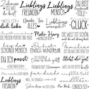 K&ouml;nnte beinhalten: Eine Sammlung von schwarzen Schriftphrasen und W&ouml;rtern auf wei&szlig;em Hintergrund. Zu den Phrasen geh&ouml;ren "Lieblings", "Freundin", "Du bist" und "Familie". Herzen werden als Designelemente verwendet.