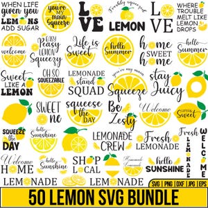 Könnte beinhalten: Eine Sammlung von SVG-Designs zum Thema Zitrone mit Sätzen wie „Hello Summer“ und „Lemonade Crew“. Die Designs zeigen Zitronen, Zitronenscheiben und verschiedene Schriftarten. Das Bundle enthält 50 SVG-Dateien.