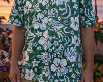 Camisa Go Barefoot para hombre, talla 2XL, verde, blanca, con estampado floral hawaiano y hojas, estilo popover, estilo Aloha de los años 90