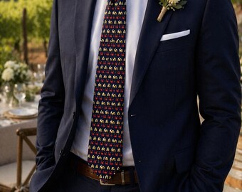 Corbata de seda Salvatore Ferragamo: Gallo azul marino, flores de cereza, corbata de diseñador italiana
