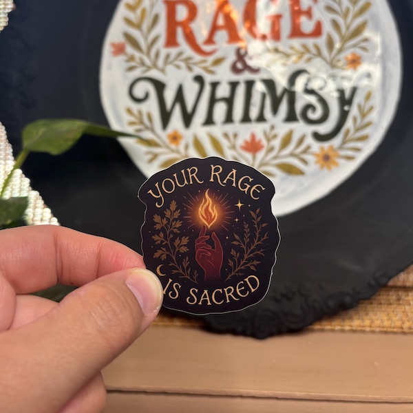 Sticker Your Rage Is Sacred – Illustration féministe de flamme à la main, sticker en vinyle mystique sorcière, sticker colère sacrée pour bouteille d'eau, ordinateur portable