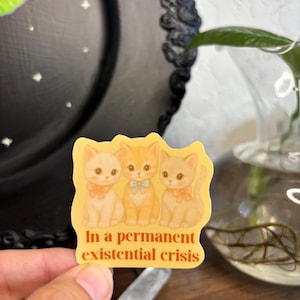 Pegatina &quot;En una Crisis Existencial Permanente&quot; - Pegatina de vinilo de un gatito adorable, humor vintage sobre salud mental