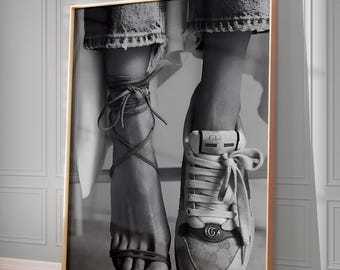 Impresión de tacones y zapatillas de diseñador: Arte mural de moda en blanco y negro (descarga digital)